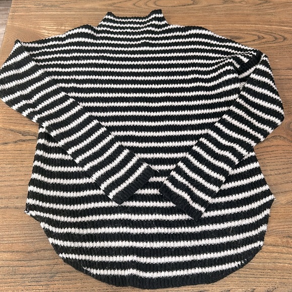 Express mock neck striped sweater size M NEW - Picture 5 of 7